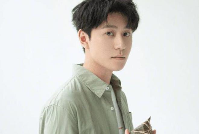 秦俊杰最新戀情曝光，情感新動(dòng)向揭秘！